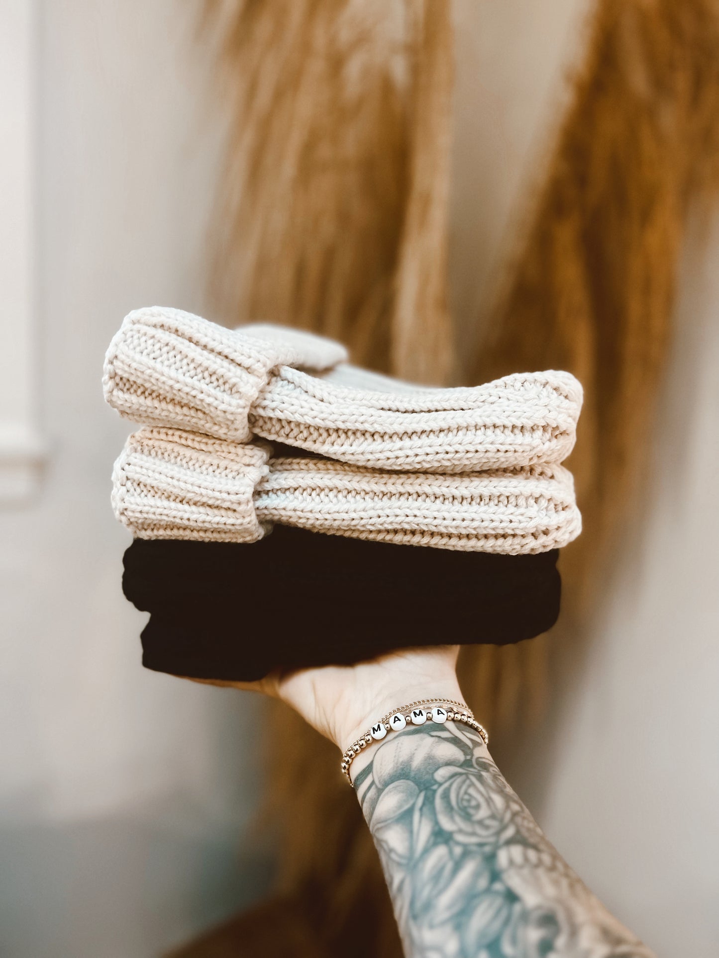 Black knit toque